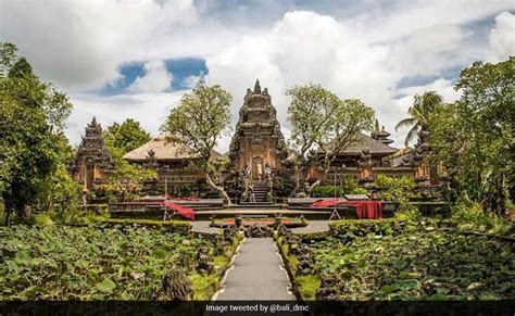 german woman in bali temple|German Tourist Who Stripped Naked At Bali Temple。